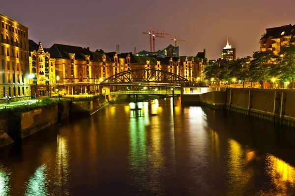 Speicherstadt en Hamburgo por la noche — Foto de Stock