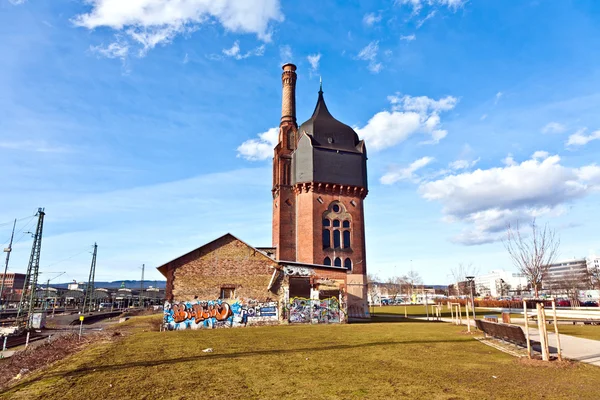 Historiska watertower bygga av tegel — Stockfoto