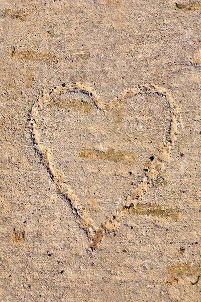 Heart drawn in concrete pathway — Stock Photo, Image