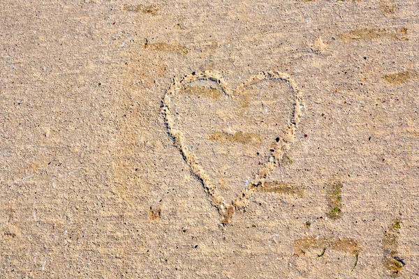 コンクリート道に描かれた心 — ストック写真