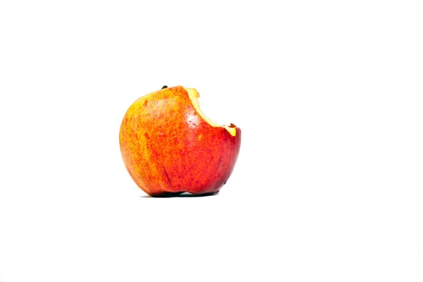 Na białym tle jabłko z bite — Zdjęcie stockowe