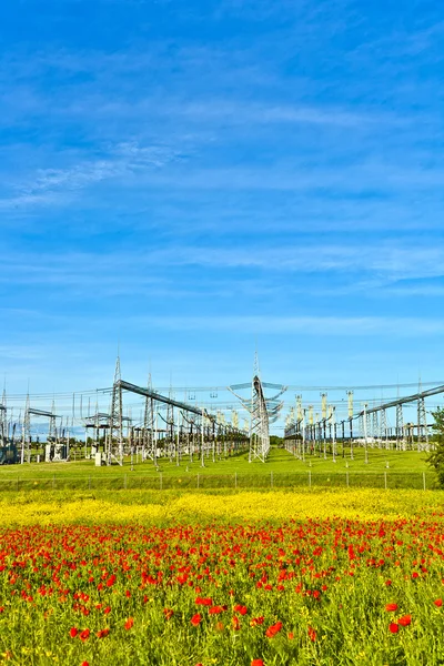 Power plant and distribution station in beautiful landscape — Stock Photo, Image