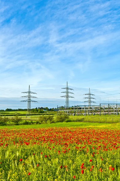 Central eléctrica y estación de distribución en hermoso paisaje —  Fotos de Stock