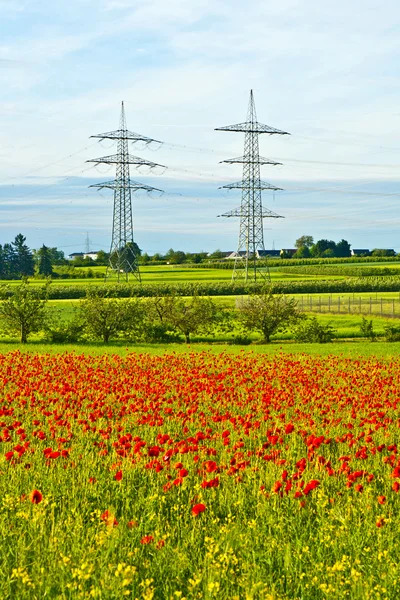 Central eléctrica y estación de distribución en hermoso paisaje — Foto de Stock