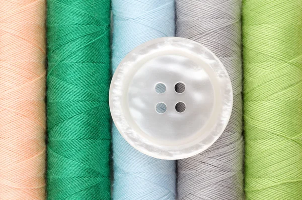 Button and thread — Stock Photo, Image