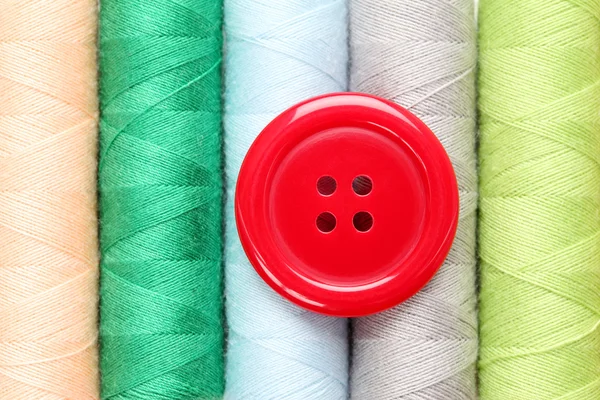 Red button and thread — Stock Photo, Image