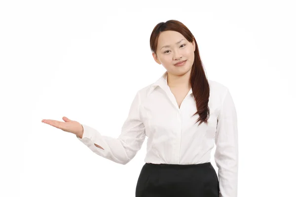 Mladá asijská žena ruku ukazující prázdný znak — Stock fotografie