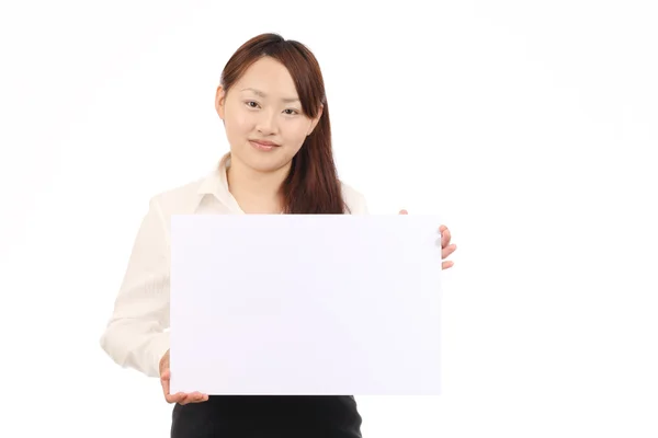Jovem asiático mulher de negócios segurando placa em branco — Fotografia de Stock