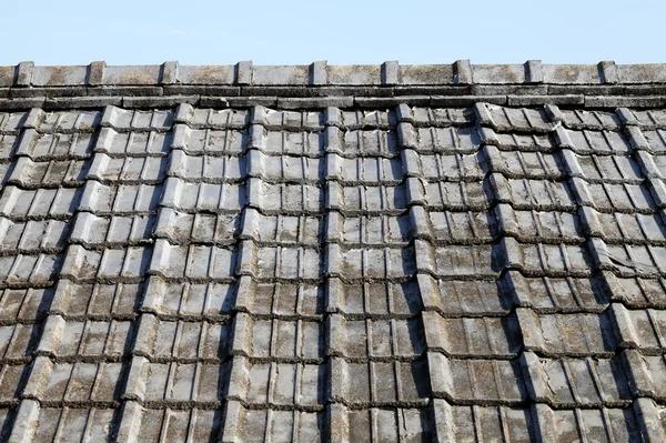 Старий дахом плитки — стокове фото