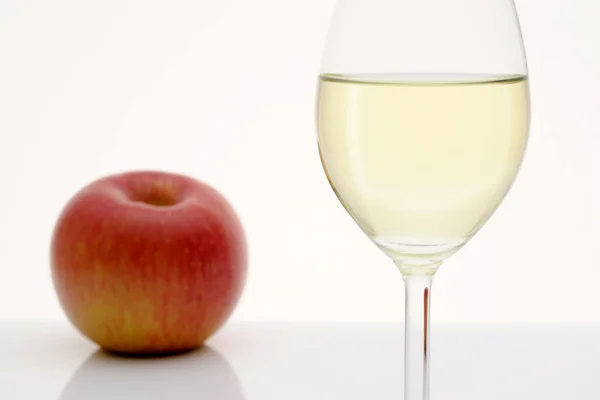 Glass and apple — Stock Photo, Image