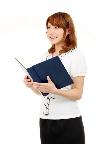 Jovem asiático mulher de negócios segurando um livro — Fotografia de Stock