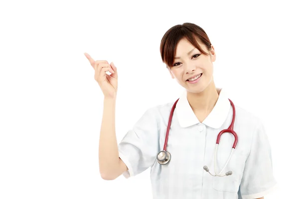 Молода азіатська медсестра вказує — стокове фото