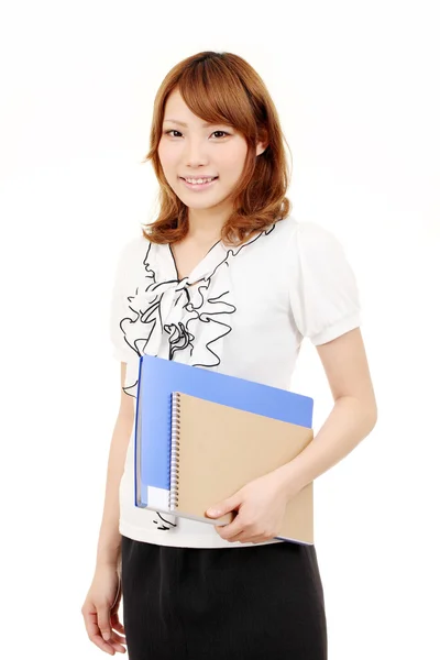 Молодая азиатская предпринимательница с документом — стоковое фото