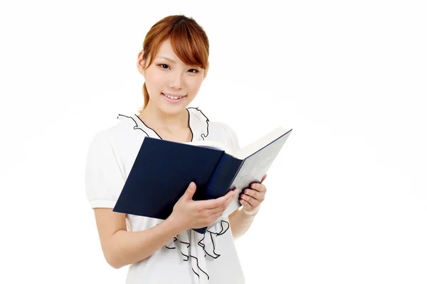 Giovane asiatico business donna holding un libro — Foto Stock