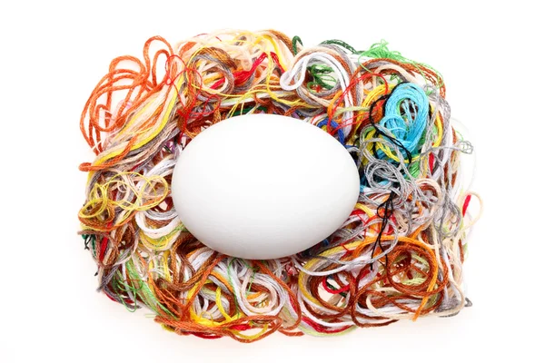 Egg and threads — Stock Photo, Image