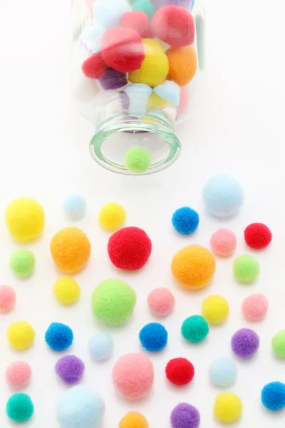 Барвисті ватяні кульки — стокове фото