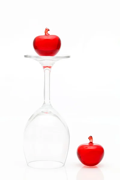 玻璃苹果和红酒杯 — 图库照片