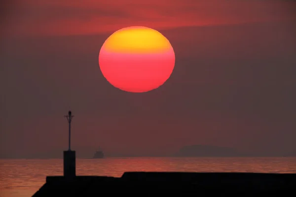 Velké rudé slunce — Stock fotografie