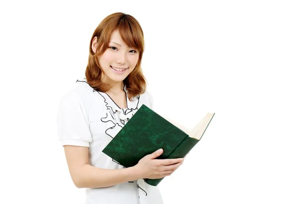 Молода азіатська бізнес-леді тримає книгу — стокове фото