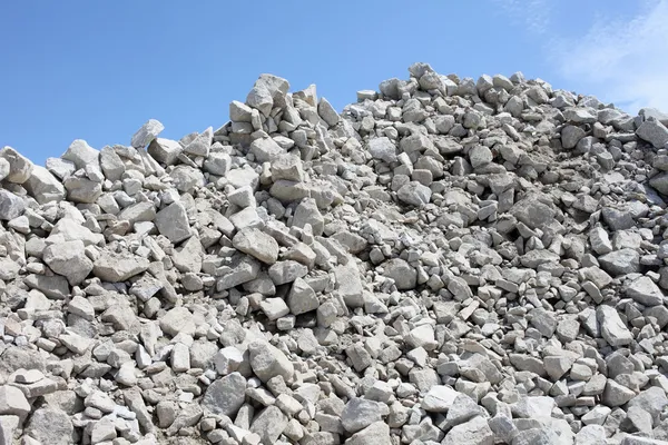 Çakıl yığınları içinde bir taş ocağı — Stok fotoğraf