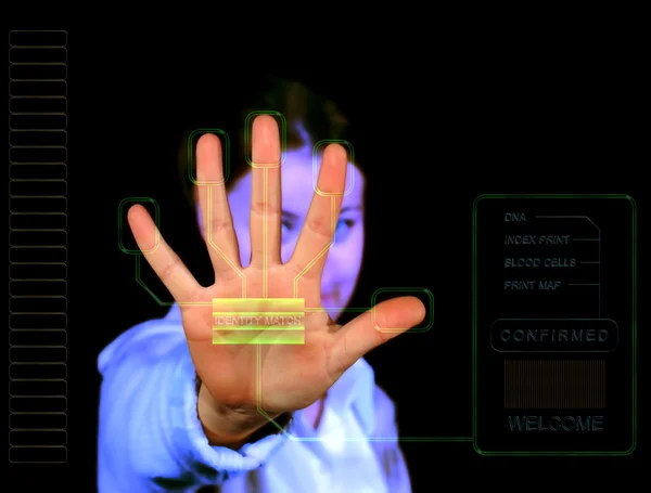 Mão a ser digitalizada, senhora azulada no fundo, conceito de segurança — Fotografia de Stock