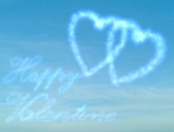 Ve tvaru srdce mraky a šťastný Valentýna mrak podepisovat na modré obloze — Stock fotografie