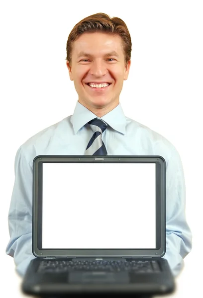 Ung affärsman presentera en bärbar dator, skärm med urklippsbana — Stockfoto