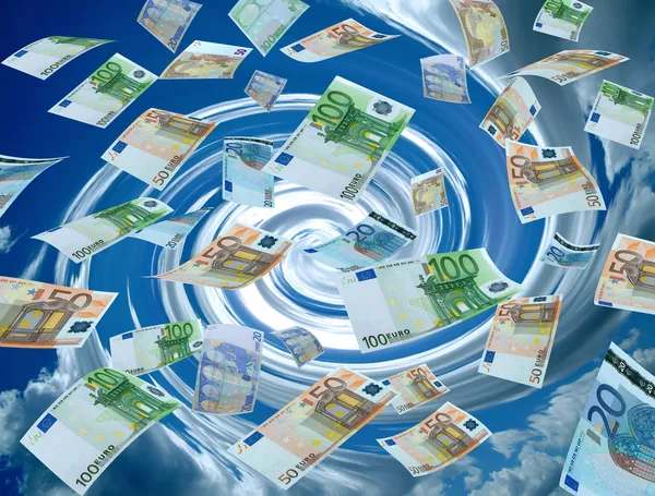 Lavandaria de dinheiro, céu girar no fundo, foto real de moedas de dinheiro Fotos De Bancos De Imagens