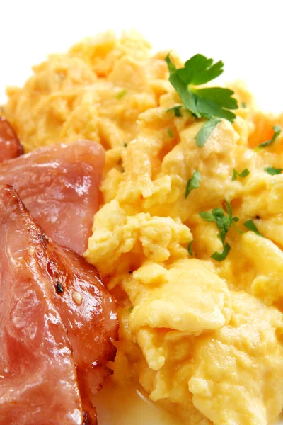 Sahanda yumurta ve domuz pastırması — Stok fotoğraf