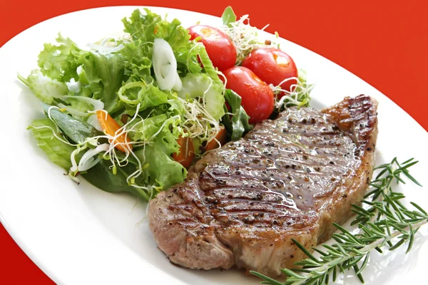 Steak and Salad — Stock Photo, Image
