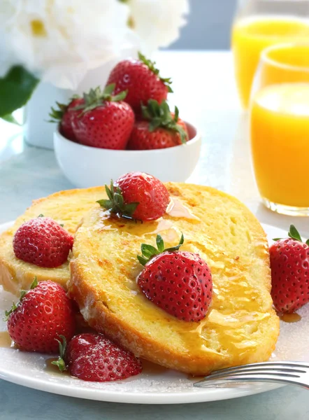 딸기 프렌치 토스트 — 스톡 사진
