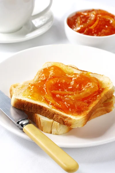 Marmelade på ristet brød – stockfoto