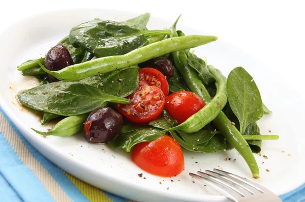 Ispanak ve fasulye salatası — Stok fotoğraf
