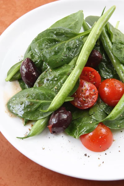 Ispanak ve fasulye salatası — Stok fotoğraf