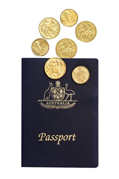 Avustralya pasaportu ve madeni paralar — Stok fotoğraf