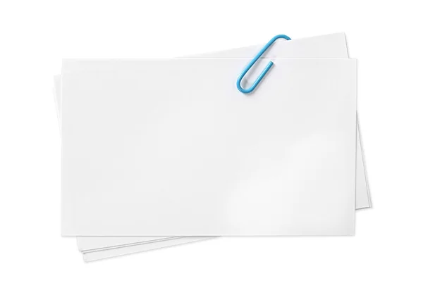 Blanco kaarten met blauwe paperclip — Stockfoto