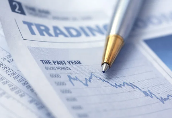 Stocks Graph and Pen — Stock Photo, Image