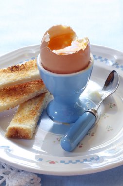 haşlanmış yumurta ve tost askerler