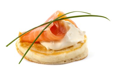 füme somon blini