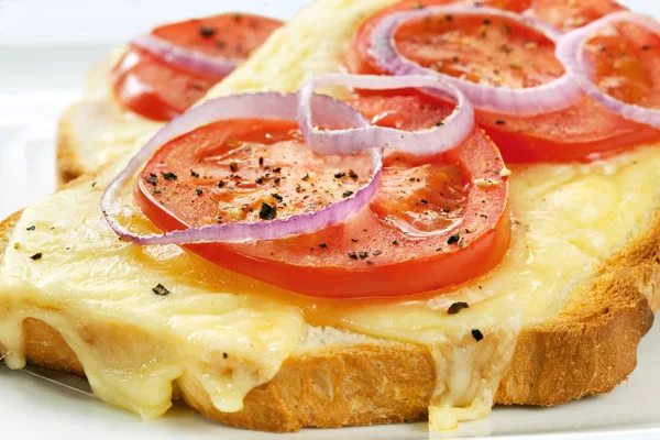 Grillowany ser i pomidor — Zdjęcie stockowe