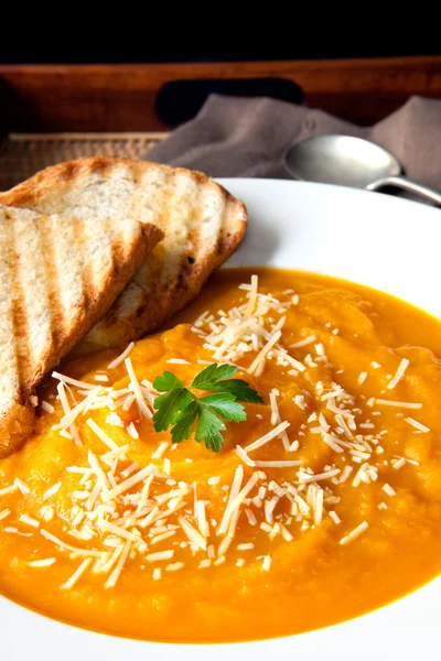 Sup Labu dengan Parmesan — Stok Foto