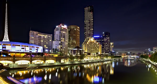 Мельбурн ночью — стоковое фото