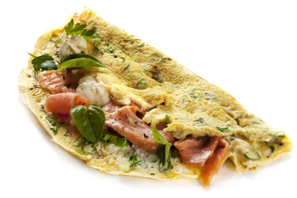 Gekruide omelet met gerookte zalm — Stockfoto