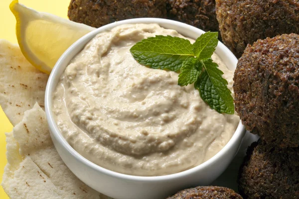 Hummus and Falafel — Stock Photo, Image