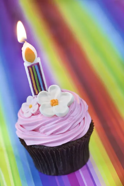 Cupcake mit Kerze — Stockfoto