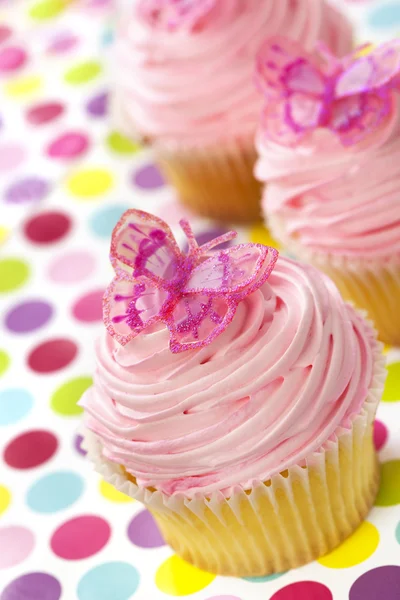Kelebekler ile cupcakes — Stok fotoğraf