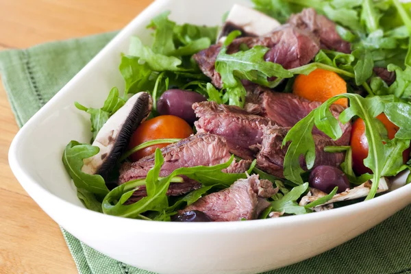 Salată de carne de vită — Fotografie, imagine de stoc