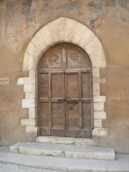 Dom drzwi od miasta siena — Zdjęcie stockowe