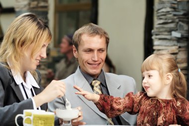 aile açık havada Cafe ye dondurma