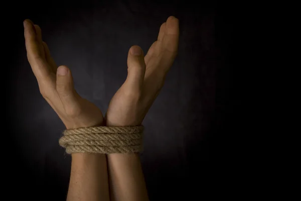 Handen met een touw — Stockfoto